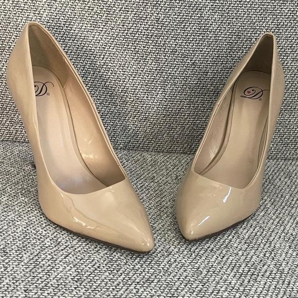 Delicious Tan Pointed Toe Heels with Sleek Stiletto - Picture 4 of 15